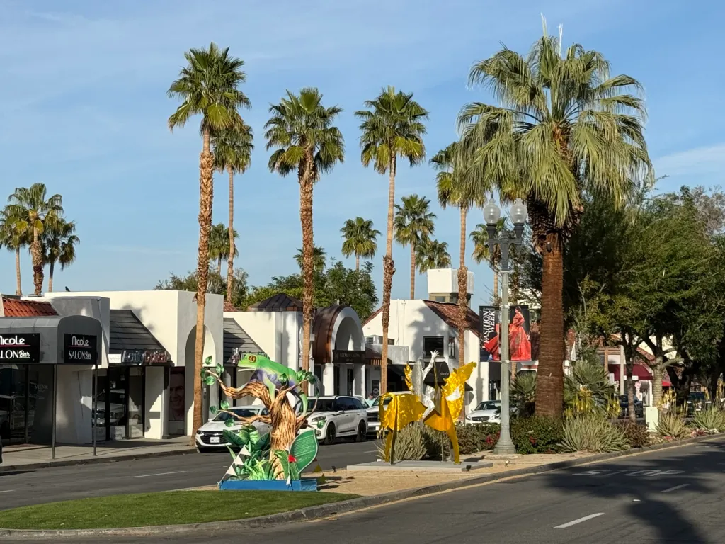 Shopping and Dining along El Paseo Drive
